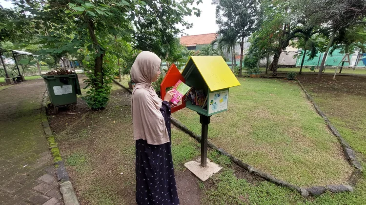 Kotak Baca Ada di Taman Maramis, Warga Probolinggo Dorong Peningkatan Literasi