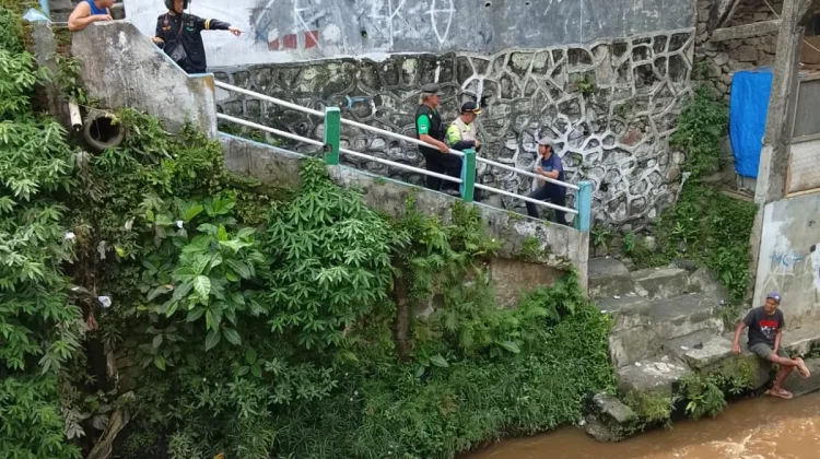 Diduga Terpeleset, Seorang Pemuda Hanyut di Sungai