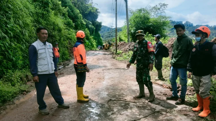 Akses Jalan di Kasembon Malang Kembali Normal usai Longsor Dibersihkan