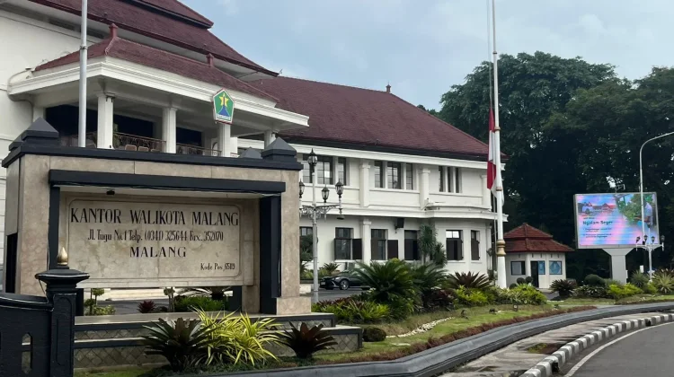 Hormati Try Sutrisno, Pemkot Malang Kibarkakan Bendera Setengah Tiang