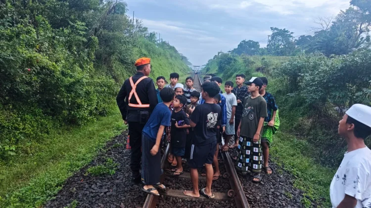 Berisiko Fatal, Warga Diimbau Tak “Ngabuburit” di Sekitar Jalur Rel Kereta