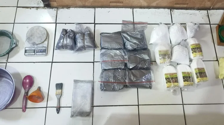 Polisi Amankan Penjual Obat Mercon di Nglegok Blitar