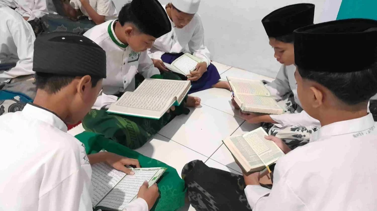 Santri Al-Falah Al-Makky Gelar Khotmil Quran untuk Bangsa