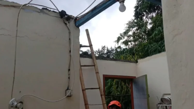 Angin Kencang Terjang Ngantang Malang Barat, Rumah Warga Lansia Rusak Parah