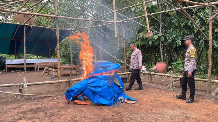 Polres Malang Bongkar Lokasi Diduga Arena Sabung Ayam di Gedangan