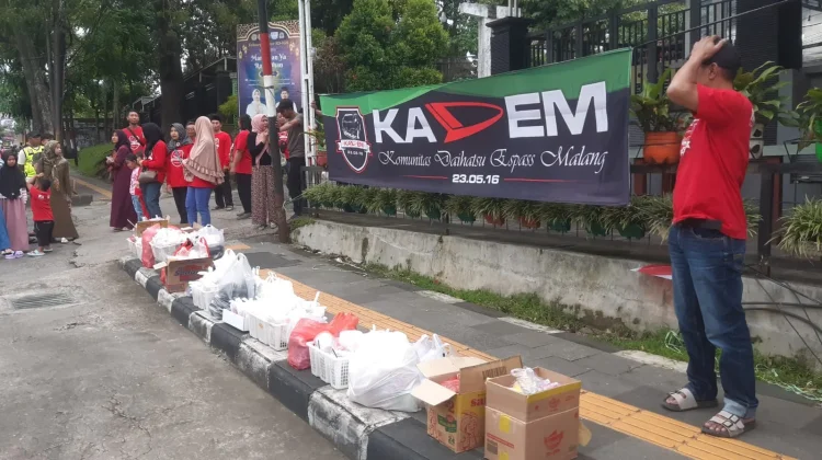 Bagi Bagi Takjil KADEM di Sukun Malang