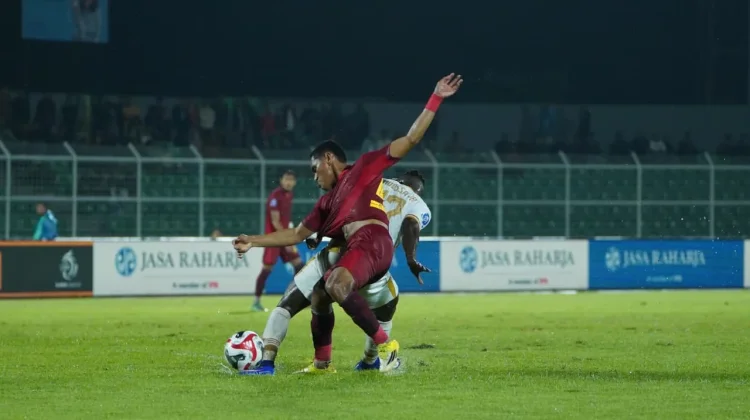 Badai Kartu Merah Persulit Arema FC di Laga usai Lebaran Lawan Malut United