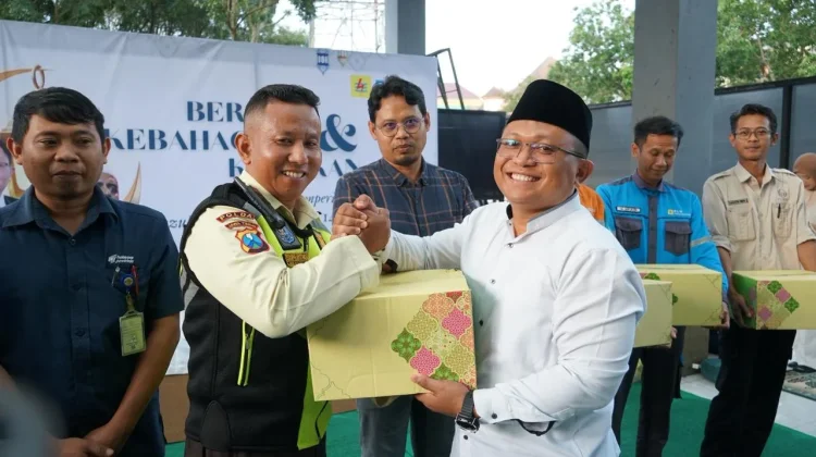 PLN UP3 Malang Santuni Anak Yatim dan Tenaga Alih Daya