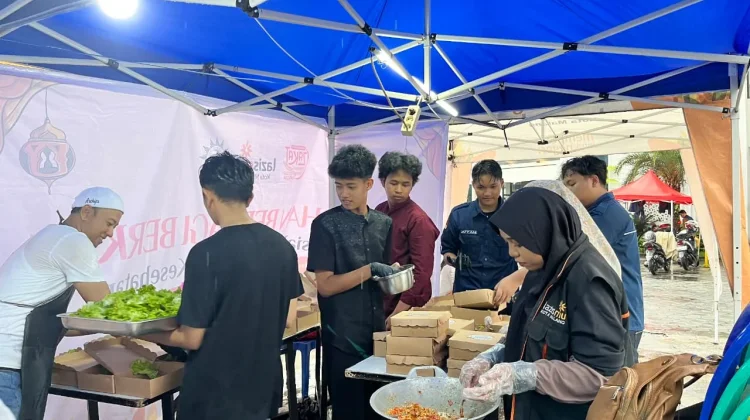 Lazismu Kota Malang Bagikan Ratusan Paket Buka Puasa