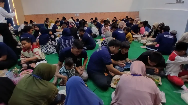 Puluhan WBP Lapas Pasuruan Buka Puasa Bersama Keluarganya