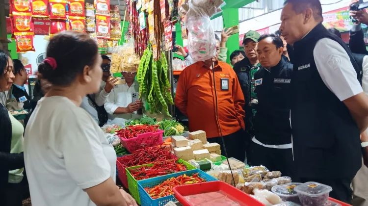 Sidak Pasar, Wali Kota Pastikan Stok Aman