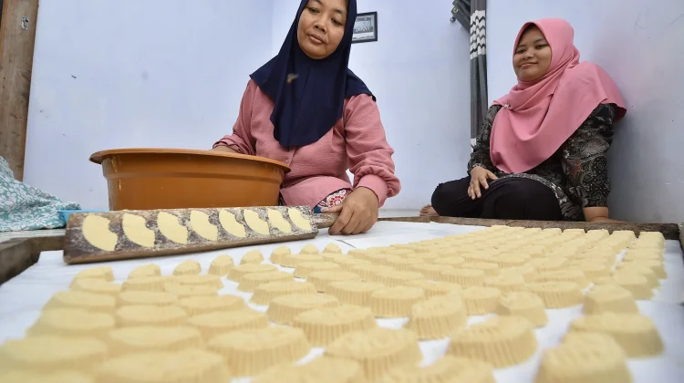 Menjelang Lebaran, Kampung Kue Satru Desa Rejoso Lor Banjir Order