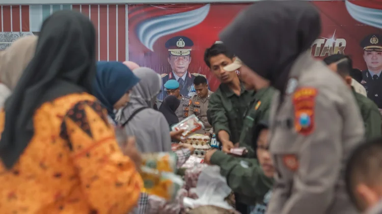 Bazar Pasar Murah Polres Blitar Diserbu Warga