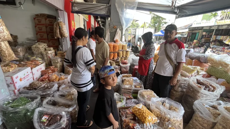 H-7 Lebaran, Penjualan Jajanan Pasar Legi Sepi