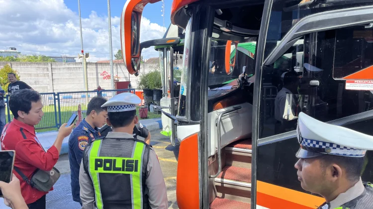 Mudik Lebaran, Bus di Terminal Patria Diperiksa