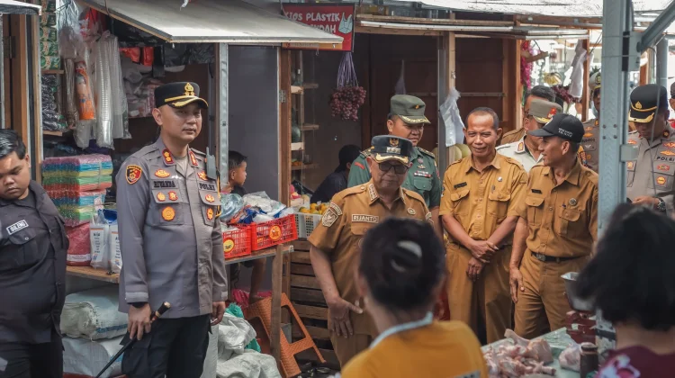 Forkopimda Blitar Pantau Pasar dan Pos Pengamanan Lebaran