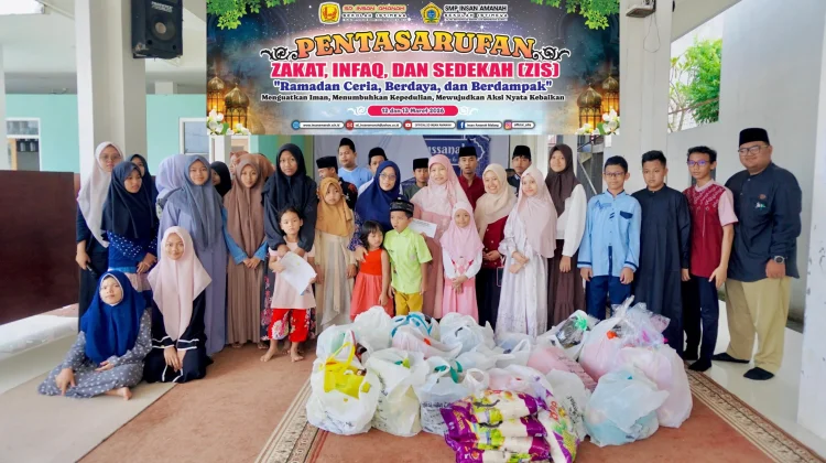 SD dan SMP Insan Amanah Wujudkan Kepedulian Sosial lewat ZIS