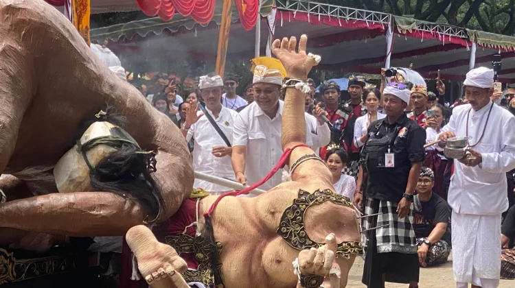 Ogoh-Ogoh Meriahkan Tawur Agung Kesanga di Rampal