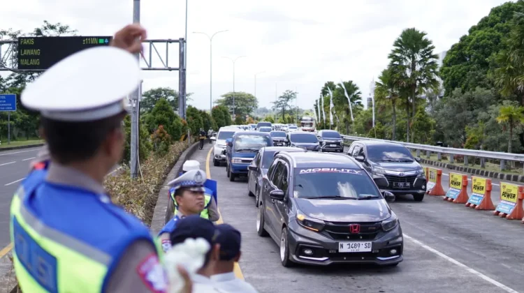 Puncak Arus Mudik, Volume Kendaraan di Tol Malang Masih Padat