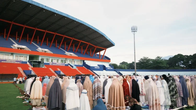 Ribuan Warga Muhammadiyah Salat Id di Stadion Gajayana