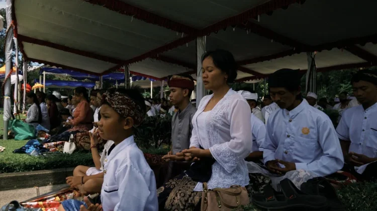 Ngembak Geni di Candi Badut, Umat Hindu Rayakan Kebersamaan