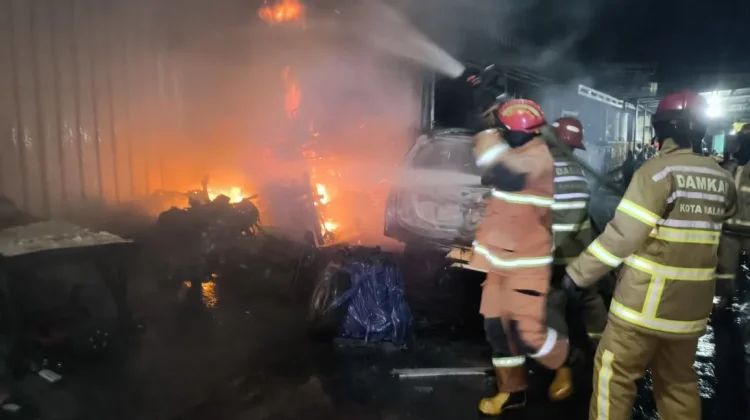 Mobil dan Toko Sparepart Terbakar, Rugi Rp500 Juta