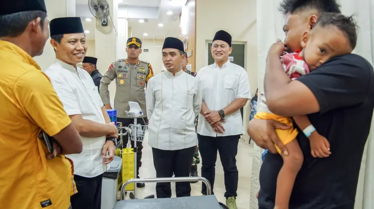 Walikota Adi dan Forpimda Monitoring Malam Takbiran di RSUD Purut dan Alun-Alun