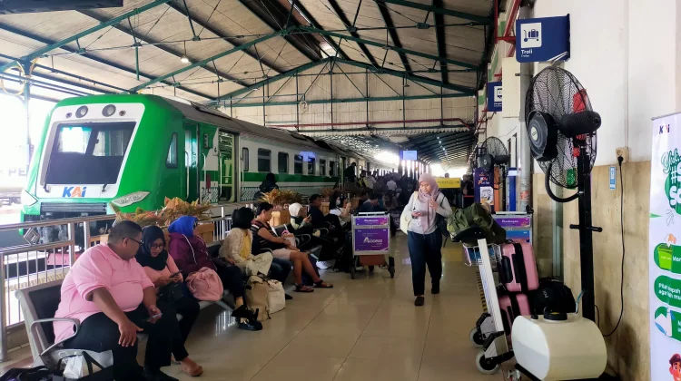 Lebaran, Lonjakan Penumpang KA Padati Stasiun Daop 7