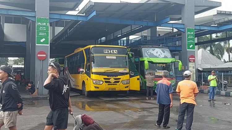 Arus Balik Mulai Meningkat, Terminal Arjosari Padat