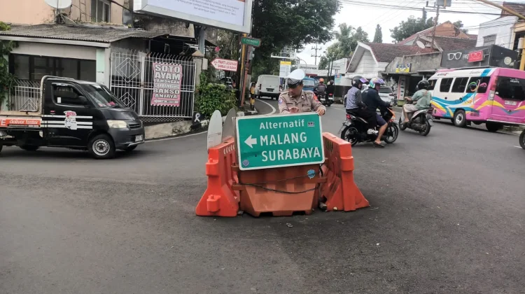 Personel Polres Batu Siaga Penuh, Arus Lalu Lintas di Kota Wisata Tetap Lancar