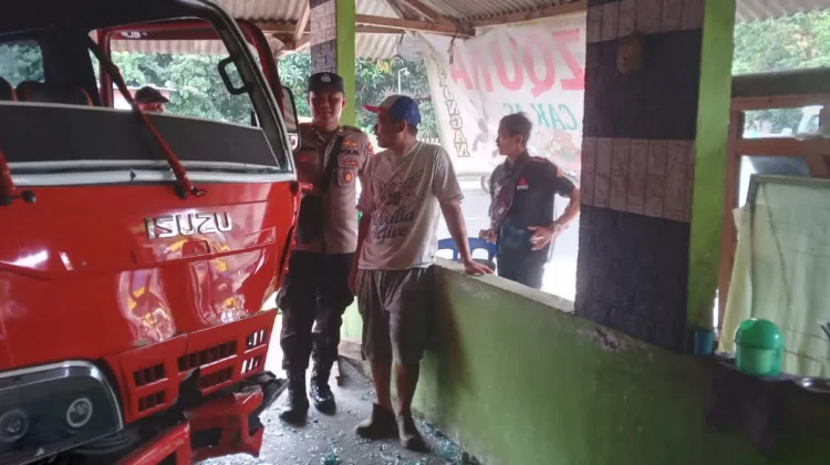 Kecelakaan Libatkan Dua Mobil di Kasembon Malang