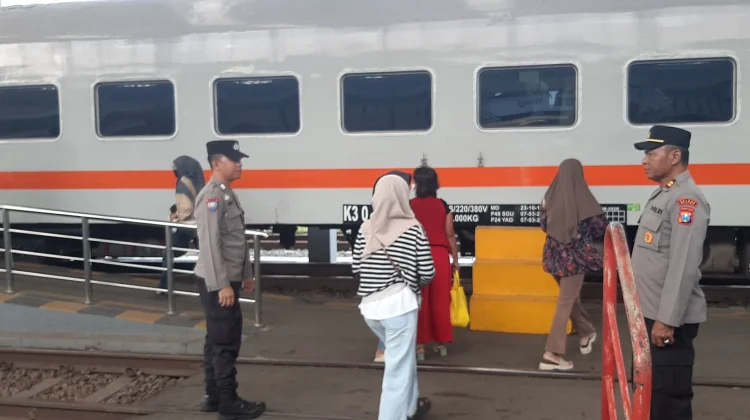 H+4 Lebaran, Pengamanan Stasiun Wlingi Diperketat