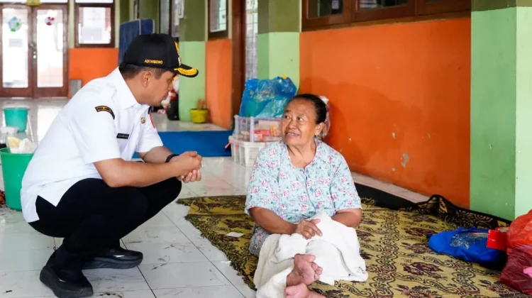 Walikota Mas Adi Keliling Tinjau Pengungsi Banjir di Petamanan