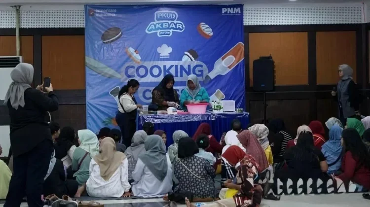 Air Mata Perempuan Tangguh Temukan Harapan lewat Mekaar