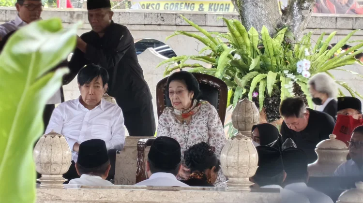Megawati Ziarah ke MBK, Doa untuk Negeri