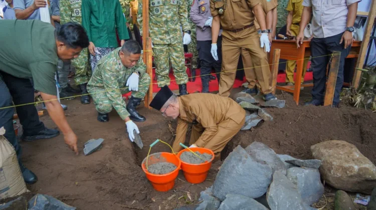 Danrem Kohir dan Gus Shobih Resmikan Ground Breaking Jembatan Perintis Garuda