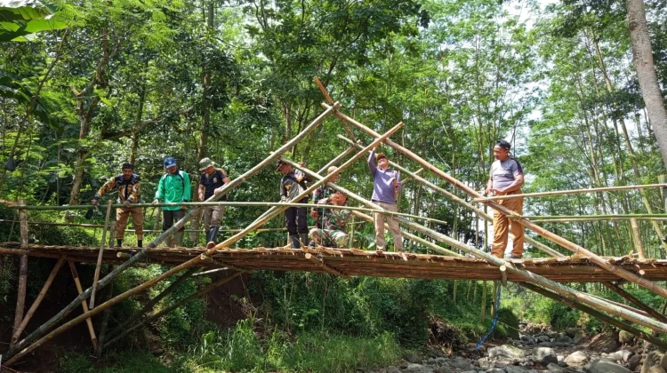 Pemkab Probolinggo Bangun Jembatan Darurat ke Madakaripura