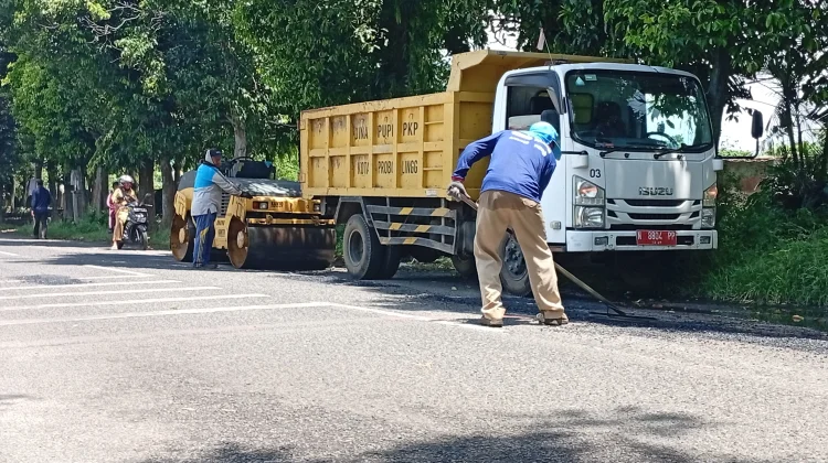 Warga Keluhkan Jalan Rusak di Jalur Mastrip Probolinggo