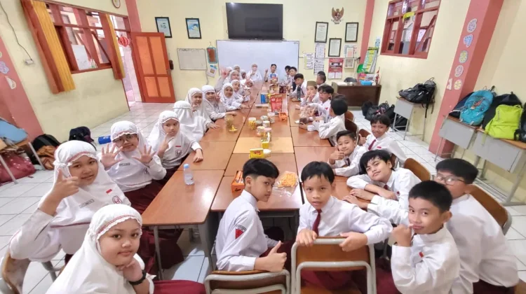 Siswa SD Insan Amanah Rayakan Silaturahmi Pasca Lebaran