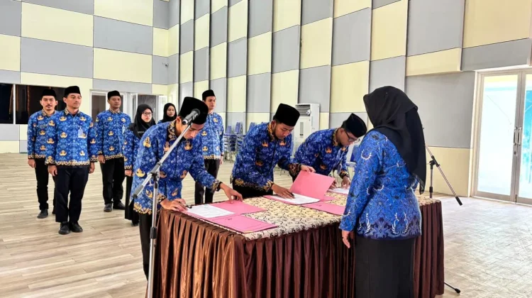 Sembilan Pegawai RRI Malang Resmi Disumpah Jadi PNS
