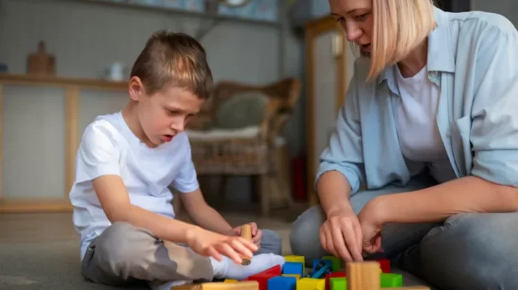 Cara Tepat Menjelaskan Autisme Kepada Anak Secara Positif