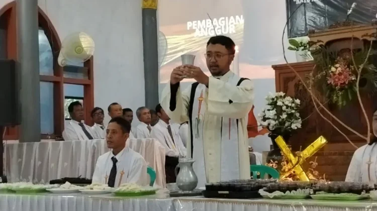 GKJW Sukoanyar Wirotaman Ampelgading Ibadah Paskah, Ada Tradisi Makan Ketupat