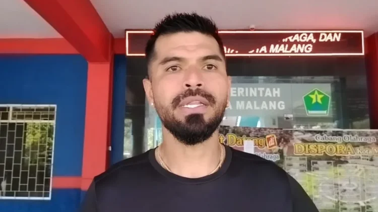 Bek Arema FC Julian Guevara Waspadai Kecepatan Sayap Persita