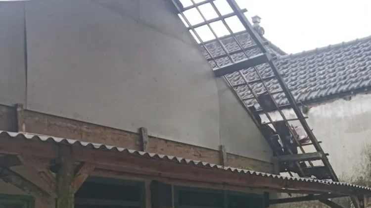 Angin Kencang, Rusak Lima Rumah di Poncokusumo Malang