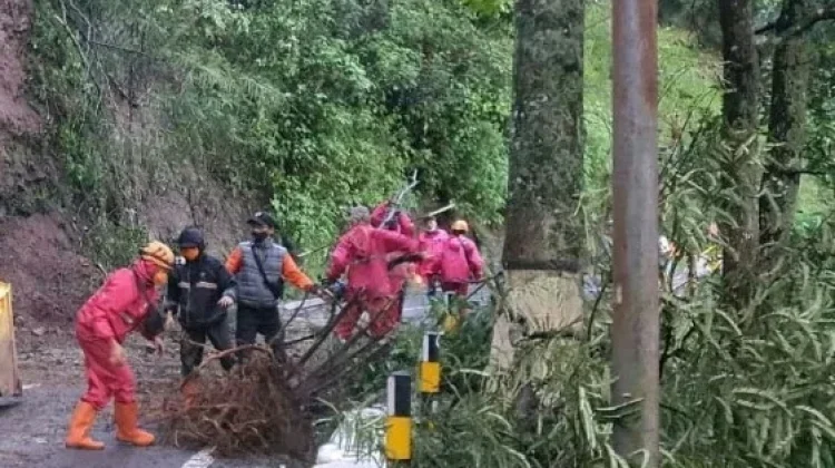 Longsor di Batu, Arus Lalu Lintas Terhambat