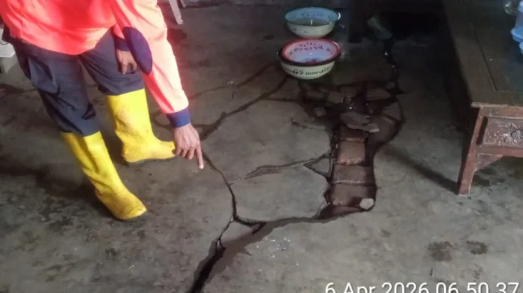 Cuaca Ekstrem Picu Tanah Retak di Dampit Malang