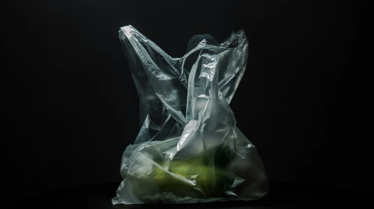 Ketergantungan Nafta Impor Pengaruhi Harga Produk Plastik di Indonesia