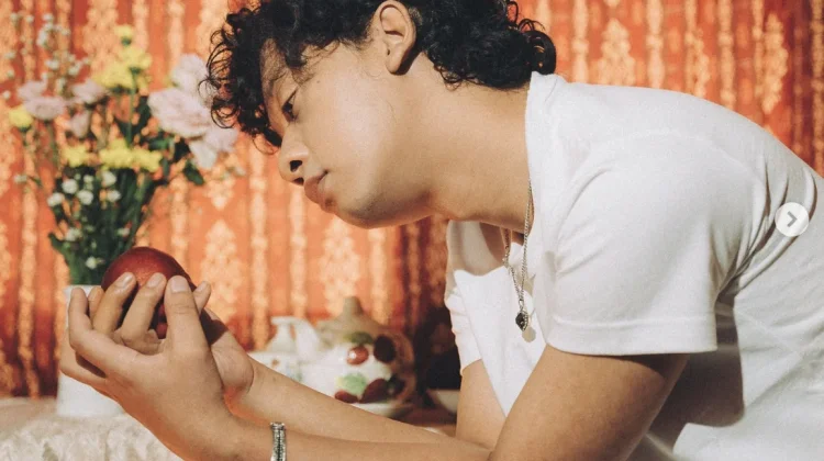 Debut Solo Vokalis Coldiac, Sambadha Rilis EP Ruang Ruang Sandar