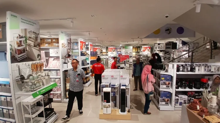 Hadir di Kota Pasuruan, AZKO Punya Koleksi 52 Home Brand Ternama