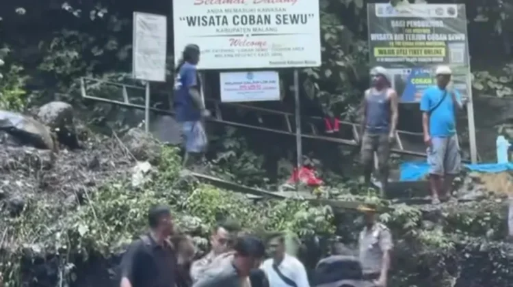 Polisi Tangkap Oknum Pungli di Tumpak Sewu Lumajang